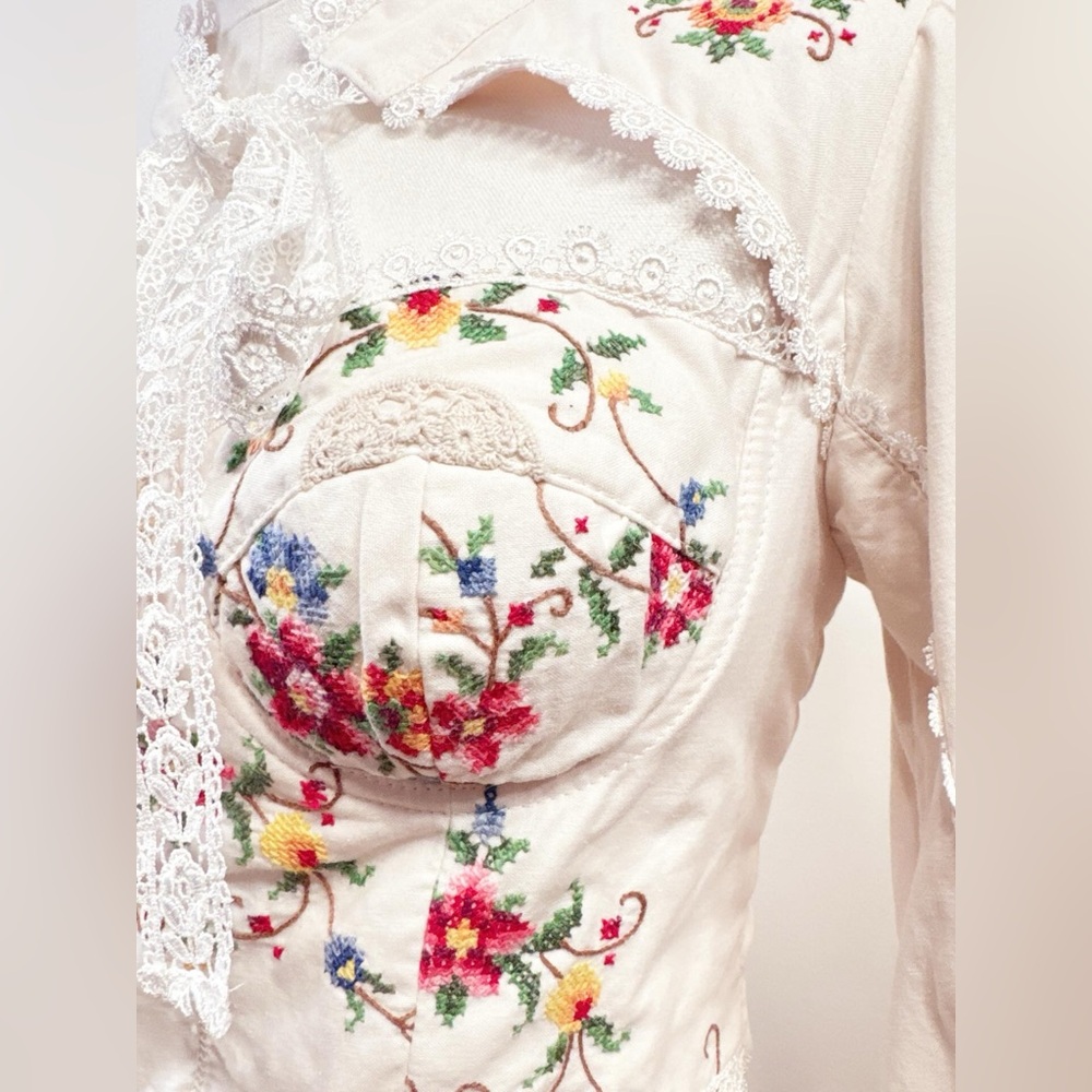 Embroidered Ivory Lace Tie-Neck Blouse - Picture 6 of 10